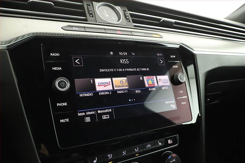 Volkswagen Passat (2019) R-Line 2.0 TDI - fotka 10 z 15