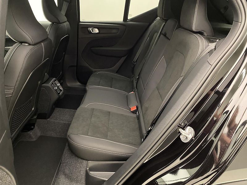 Volvo XC40 (2026) B3 AUT DARK ULTRA  - fotka 6 z 60