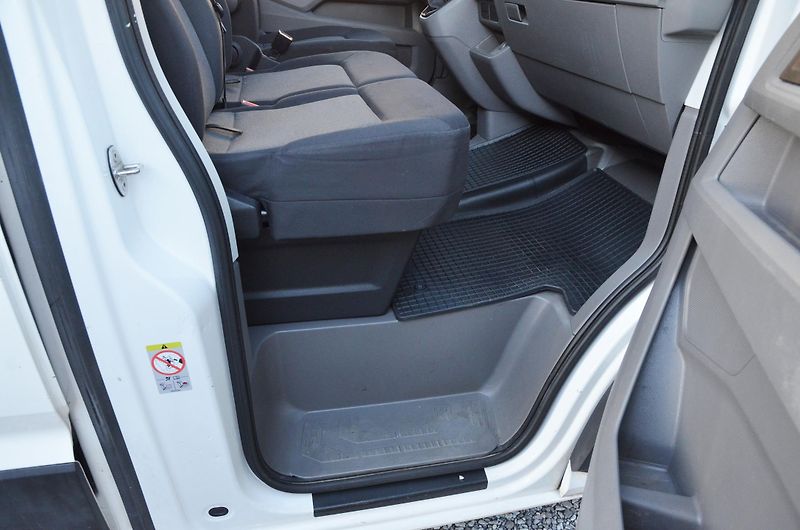 Volkswagen Crafter (2019) 2.0 TDi 103kW L2H2 KLIMATIZACE - fotka 13 z 29