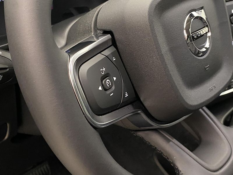Volvo XC40 (2026) B3 AUT DARK ULTRA - fotka 25 z 66