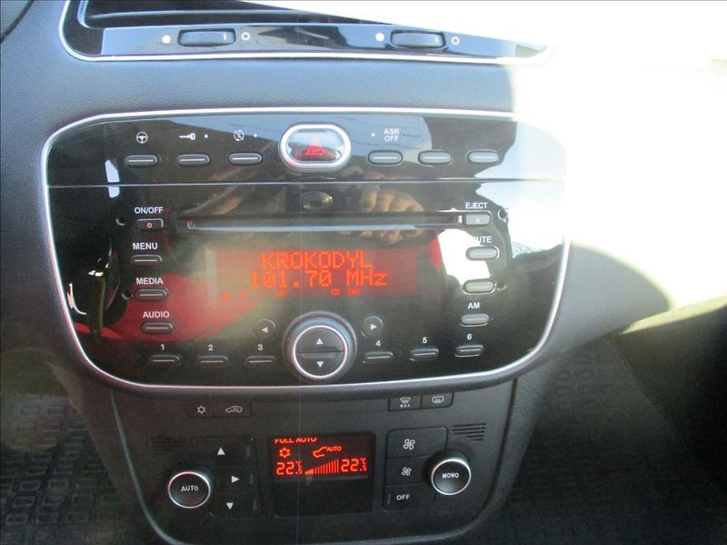Fiat Punto 1,2 i, aut.klima,servis,1.maj, - fotka 17 z 33