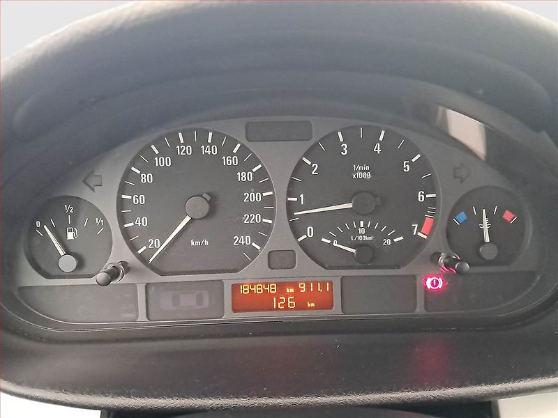 BMW Řada 3 (2004) 325 i, nová STK, jezdí dobře - fotka 11 z 16