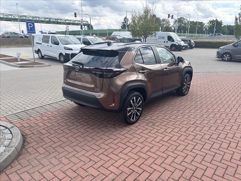 Toyota Yaris Cross (2026) 1,5 HEV 4x4 Executive TECH VIP - fotka 3 z 12