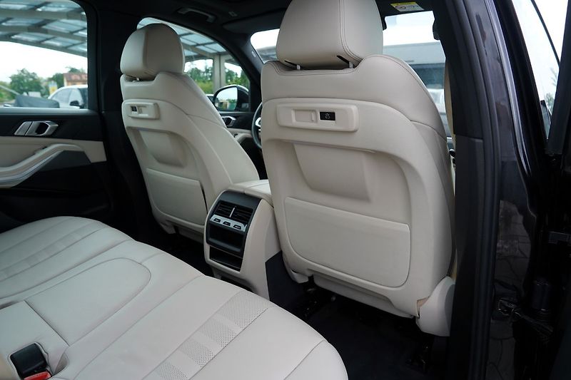 BMW X5 40i xDrive/340 PS/tažné/panora - fotka 34 z 47