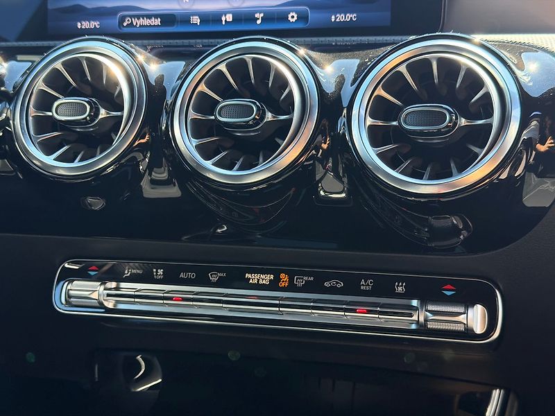 Mercedes-Benz CLA e Shooting Brake s hybridní te - fotka 30 z 37