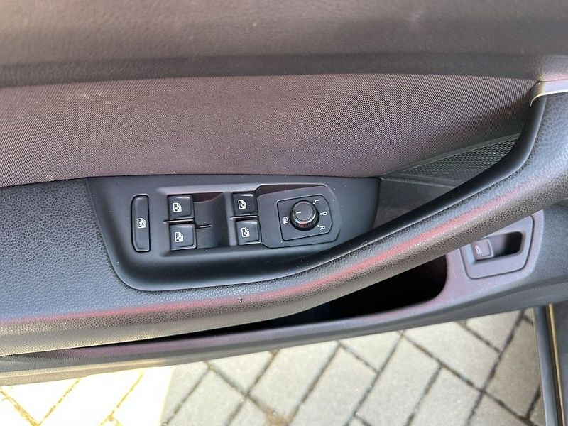 Volkswagen Passat 2.0 TDi 110kW - fotka 15 z 24