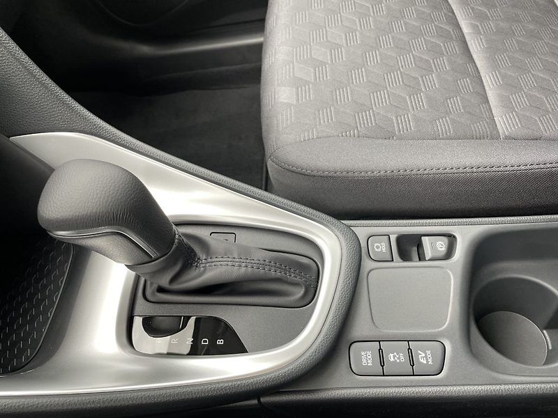 Toyota Yaris 1.5 Hybrid ODBĚR ihned - fotka 21 z 27