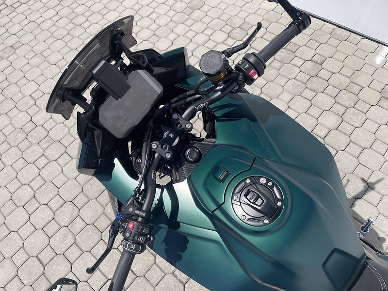 BMW (2026) M 1000 XR - fotka 10 z 13