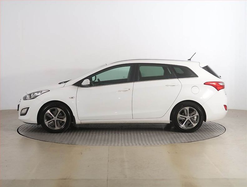 Hyundai i30 (2016) 1.6 MPI, Tempomat - fotka 3 z 16