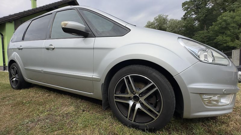 Ford Galaxy (2011) 7x míst  - fotka 2 z 16