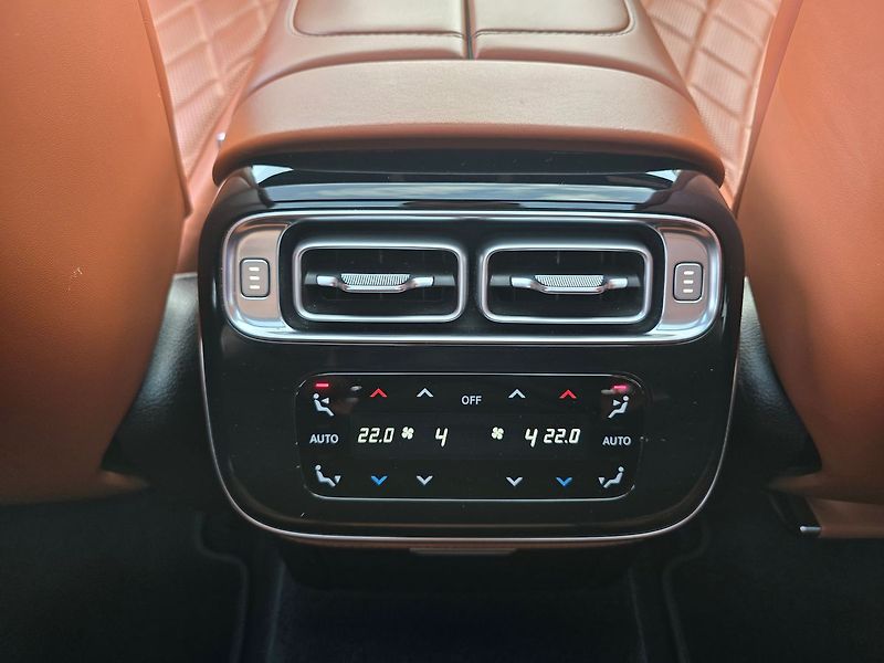 Mercedes-Benz Třídy S S500 4Matic L - fotka 19 z 37