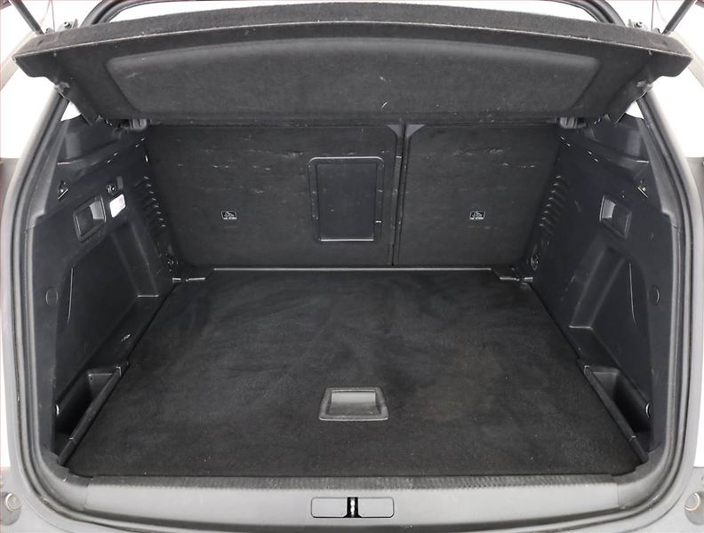 Peugeot 3008 (2017) 1.6 BlueHDi, Automat - fotka 18 z 18
