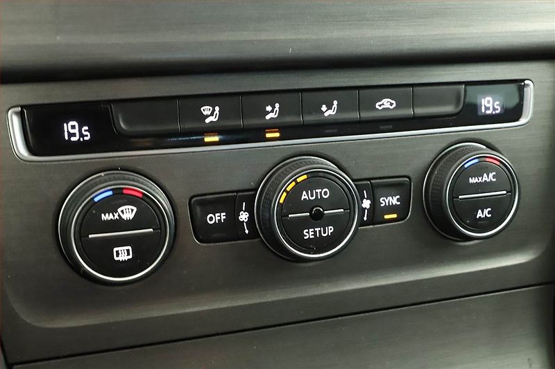Volkswagen Golf (2013) 1.6 TDI, Tempomat - fotka 10 z 14