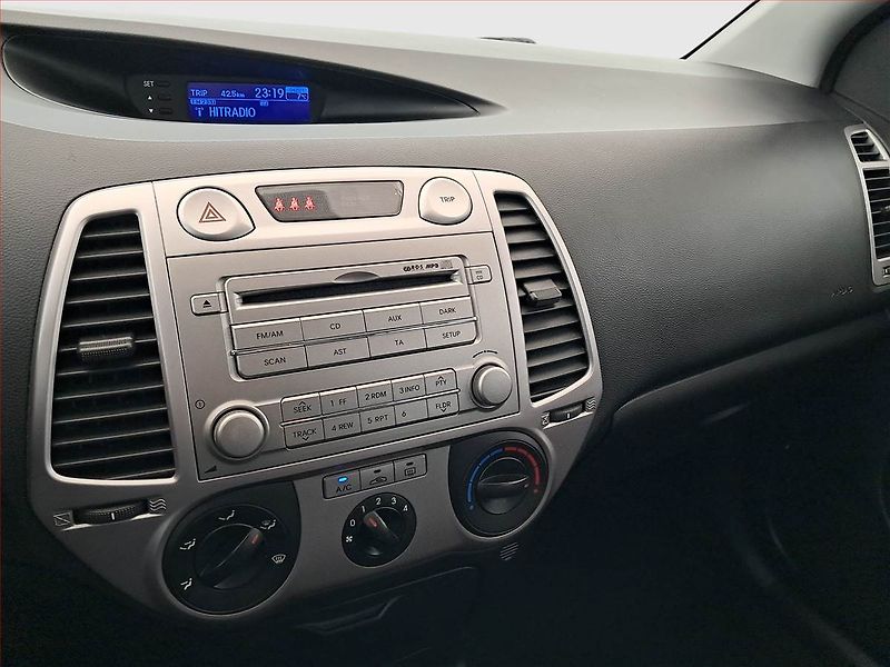 Hyundai i20 (2011) 1.2 - fotka 12 z 17