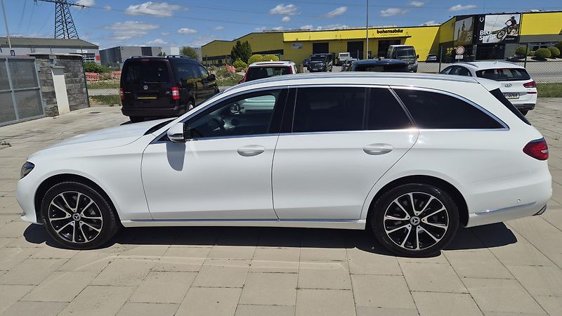 Mercedes-Benz Třídy E 350d 4Matic Exclusive - fotka 9 z 21