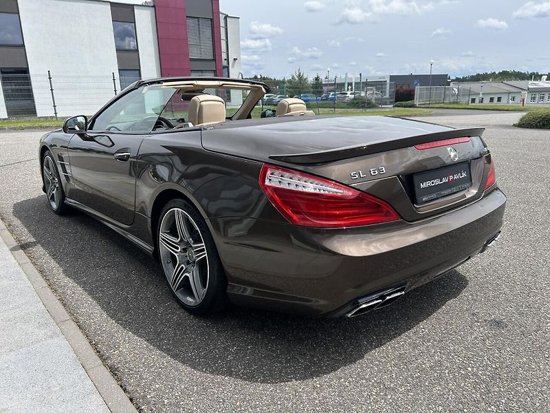 Mercedes-Benz SL 63 AMG Roadster - fotka 11 z 42