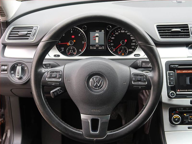 Volkswagen Passat (2011) 2.0 TDI, Xenony, Tempomat - fotka 16 z 19