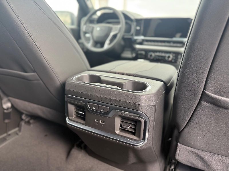 Chevrolet Silverado (2026) HIGH COUNTRY Midnight 6.2l - fotka 14 z 19
