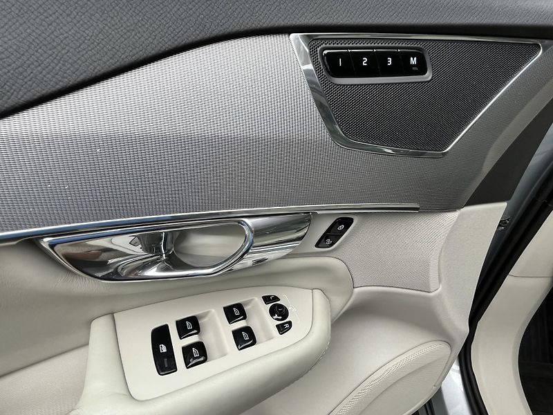 Volvo XC90 (2016) T8 AWD TWIN-ENGINE INSCRIPTION - fotka 37 z 47