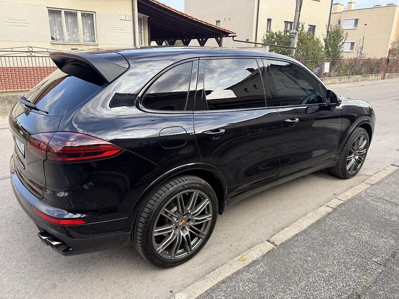 Porsche Cayenne (2018) - fotka 3 z 13