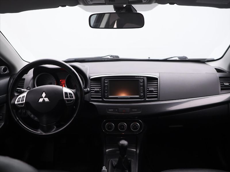 Mitsubishi Lancer 1.8 i 105kW Xenon Navi Kůže - fotka 23 z 31