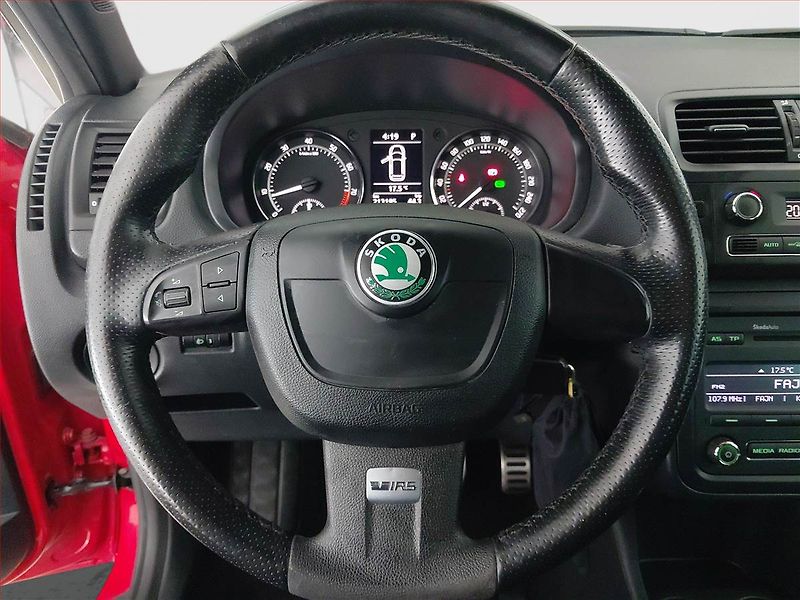 Škoda Fabia (2011) Ambiente RS 1.4 TSI, Automat - fotka 16 z 16