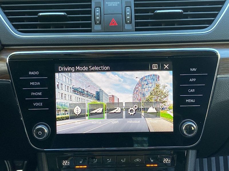 Škoda Superb (2022) Combi 2.0 TDI 4x4 DSG Scout - fotka 16 z 31