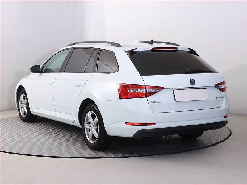Škoda Superb (2017) Ambition 1.6 TDI, Automat - fotka 4 z 19