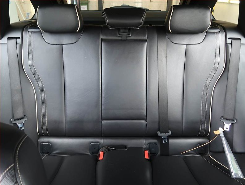 BMW Řada 3 (2017) 318 d, Kůže, Navi, Tempomat - fotka 10 z 23