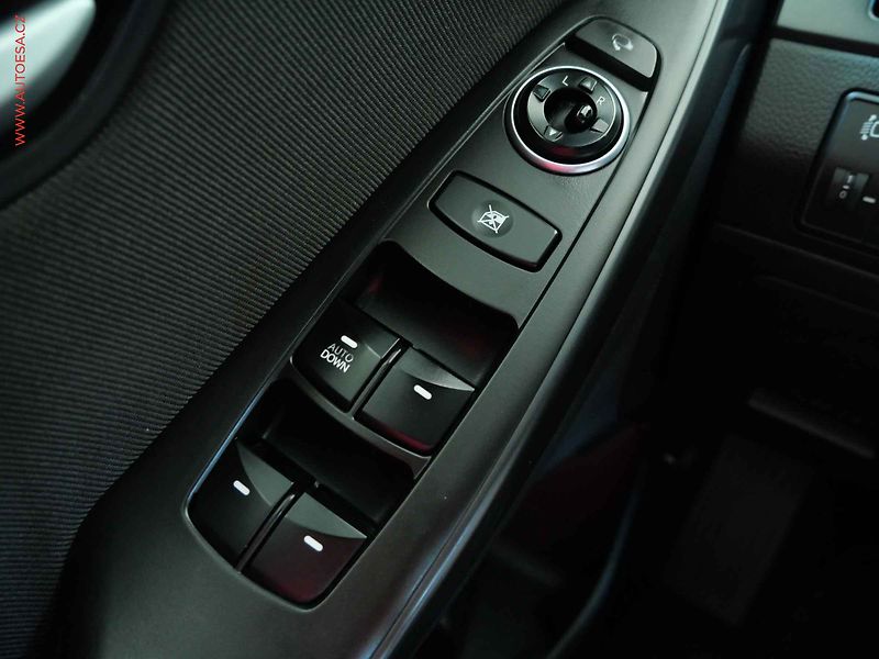 Hyundai i30 (2017) 1.6GDi, ČR, ČR, výhř.sed. - fotka 14 z 19
