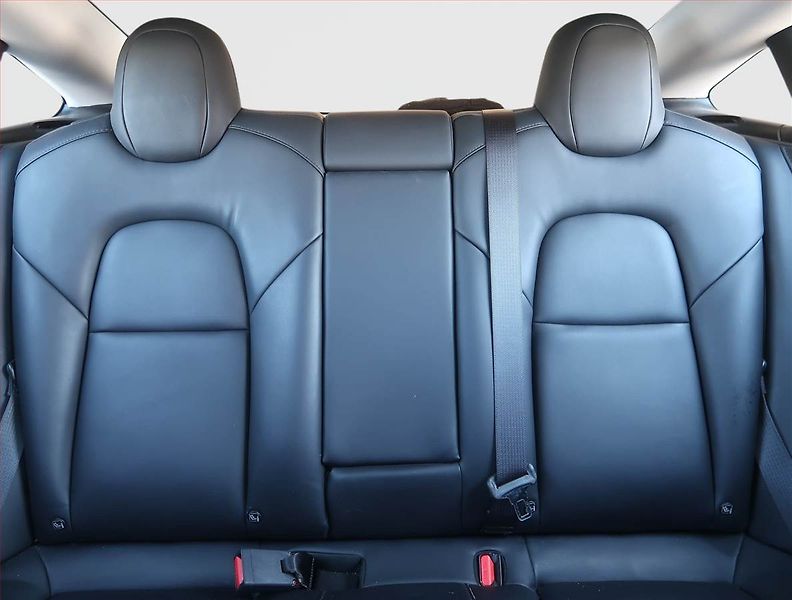 Tesla Model 3 (2020) Std Range Plus 52kWh, SoH 82% - fotka 10 z 21