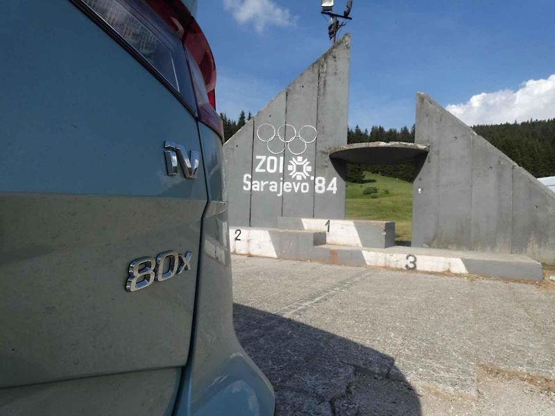 Roadtrip na Balkán: Škoda Enyaq dojela až pod skokanské můstky v Bosně a Hercegovině. A nejen tam