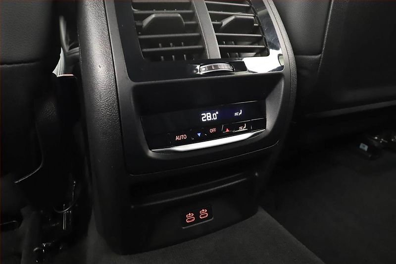 BMW X4 (2024) xDrive20i - fotka 25 z 25