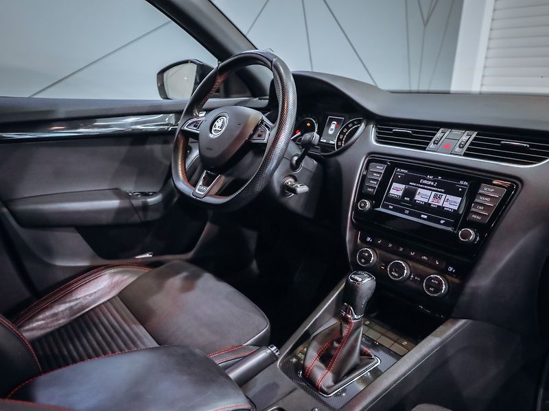 Škoda Octavia 2.0 TDi RS DSG - fotka 20 z 32