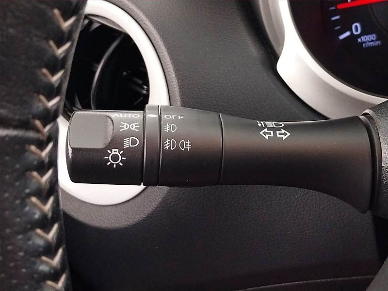 Nissan Juke (2015) Tekna 1.6 DIG-T, Navi - fotka 19 z 20