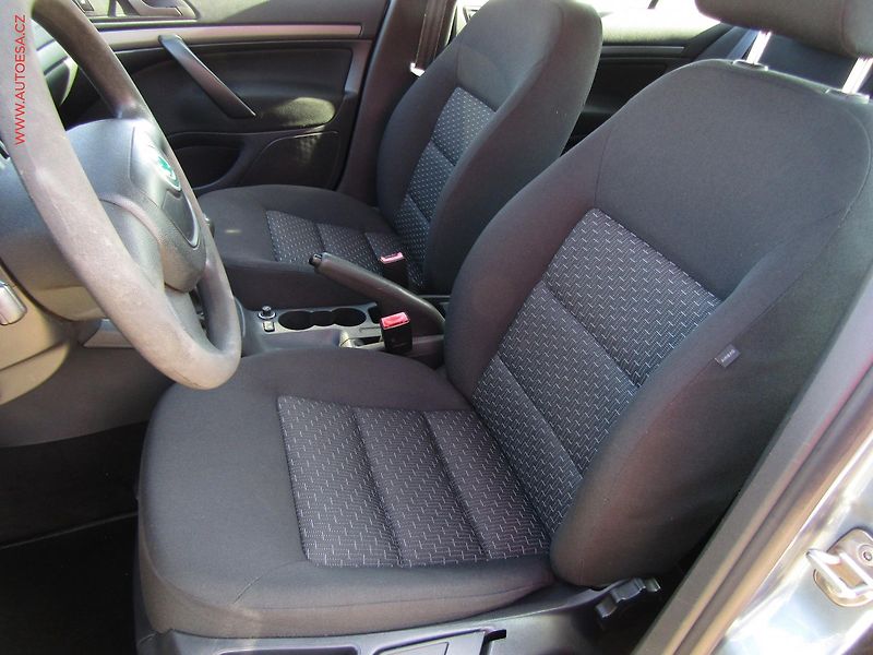 Škoda Octavia (2012) 1.6 MPi, Tour, AC - fotka 9 z 14