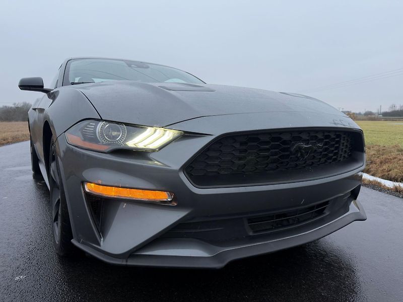 Ford Mustang (2021) 2.3 EcoBoost Manuál BMPR 2021  - fotka 7 z 25