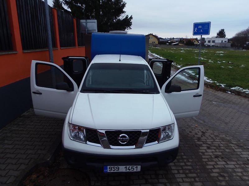 Nissan Navara (2009) King-Cab 2.5 DCi 4x4 tažné 3t - fotka 15 z 22
