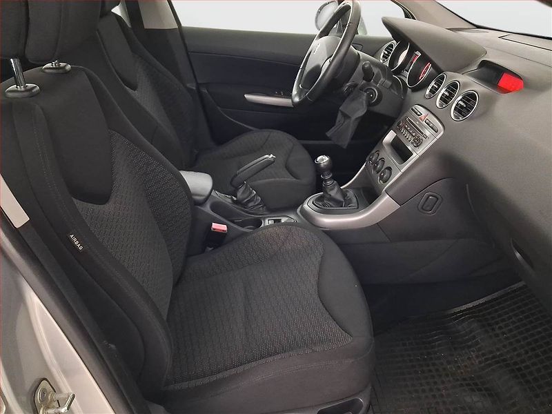 Peugeot 308 (2009) 1.6 HDi, po STK, Tažné - fotka 9 z 22
