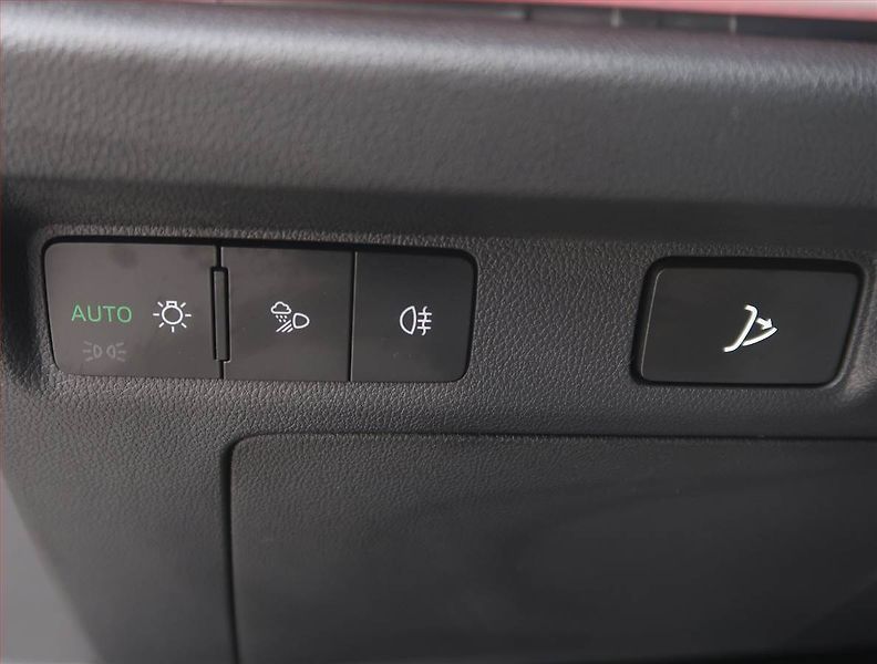 Škoda Enyaq (2021) Suite iV 60 (62 kWh), SoH 91% - fotka 19 z 23