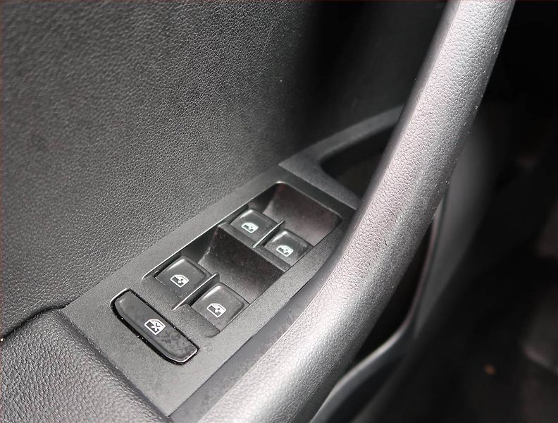 Škoda Octavia (2017) 1.6 TDI, Tempomat - fotka 15 z 17