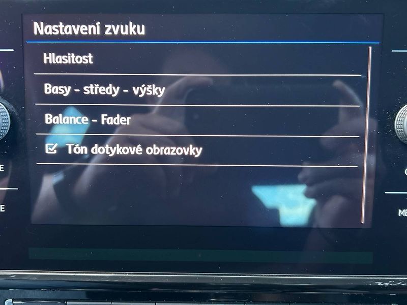Volkswagen Golf (2018) 1.4 TSI R-Line - fotka 13 z 32
