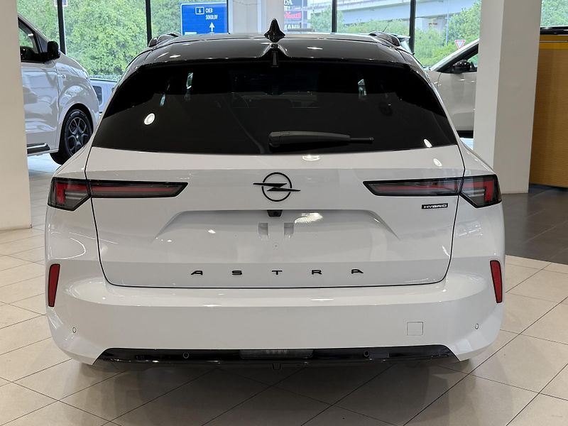 Opel Astra (2026) ULTIMATE 1.2 TURBO Hybrid - fotka 5 z 21