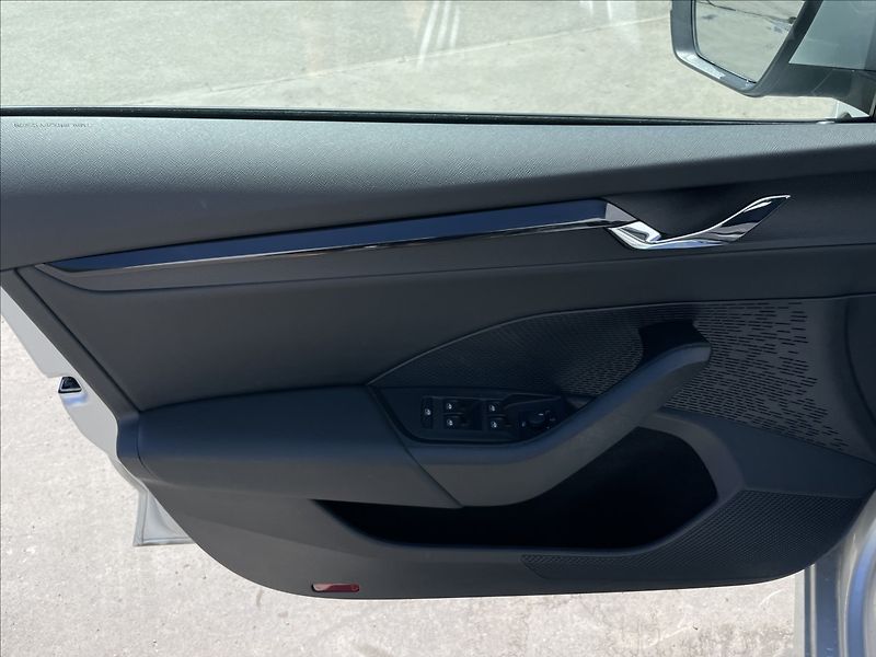 Škoda Octavia 2,0 TDI DSG 4x4 Ambi Plus TZ - fotka 14 z 23