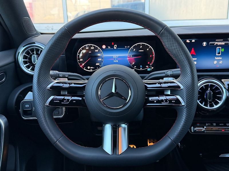 Mercedes-Benz Třídy A 200d AMG Style Edition - fotka 18 z 36