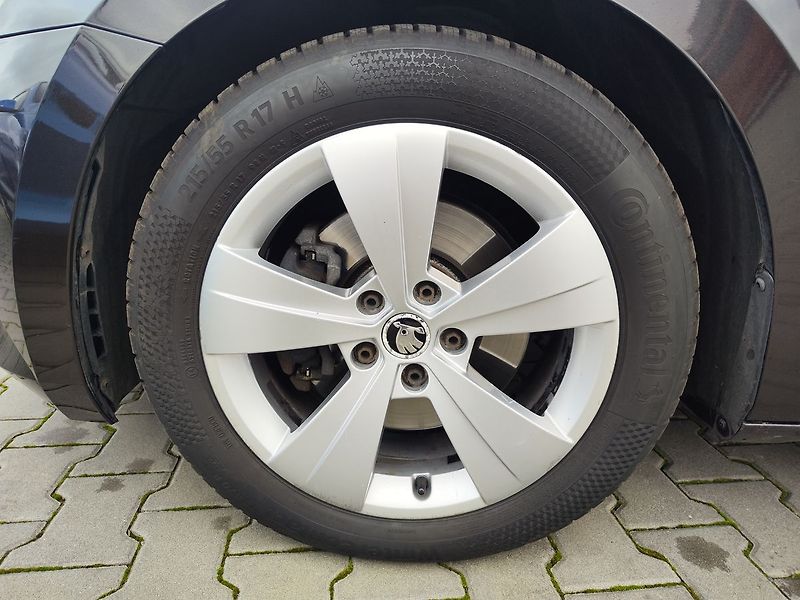 Škoda Superb 2.0 TDI/110kW Ambition Plus DS - fotka 33 z 33