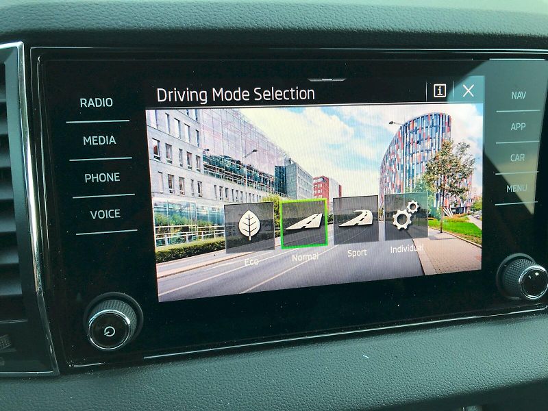 Škoda Karoq (2025) SEL TS 110/1.5 A7F - fotka 27 z 27