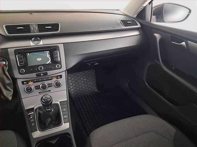 Volkswagen Passat (2012) Comfortline 1.4 TSI, Navi - fotka 8 z 15