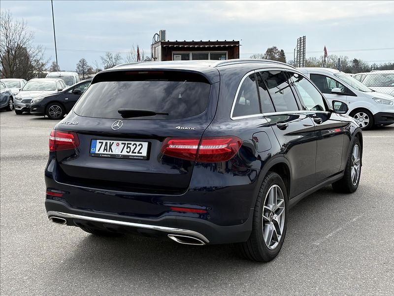 Mercedes-Benz GLC 2,0 250i 155kW 4M,AMG,Led,Navi - fotka 2 z 40