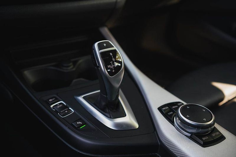 BMW Řada 1 (2016) M140i xDrive - fotka 25 z 31